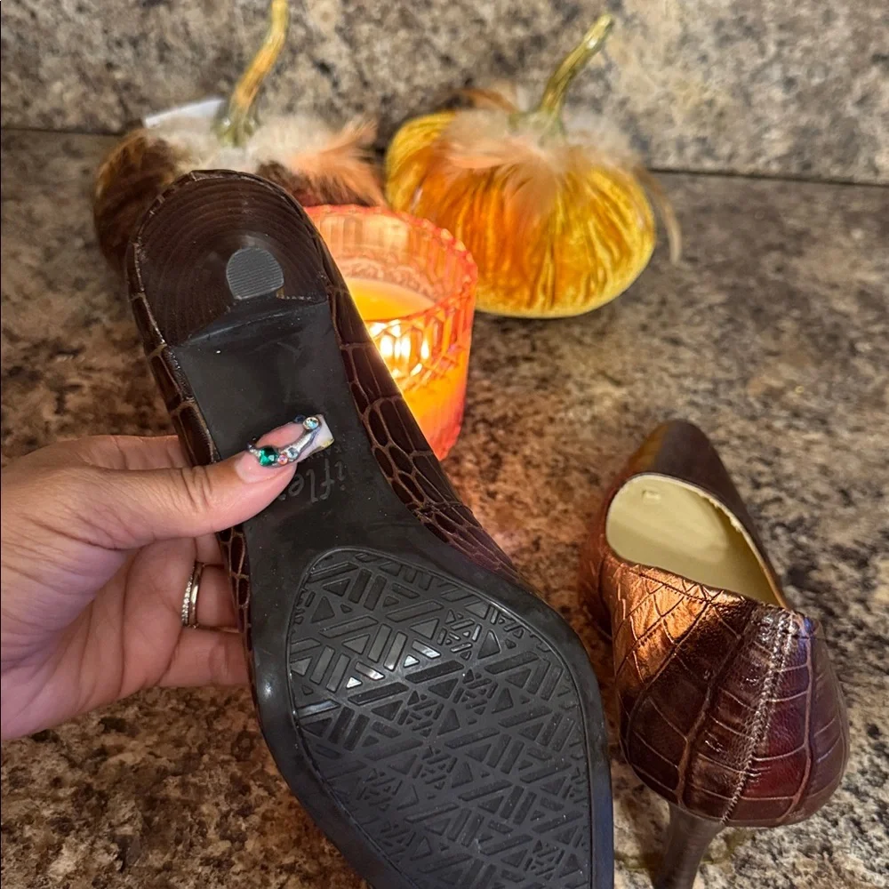 Anne Klein Dark Brown Crocodile Pattern Heels - Picture 6 of 7